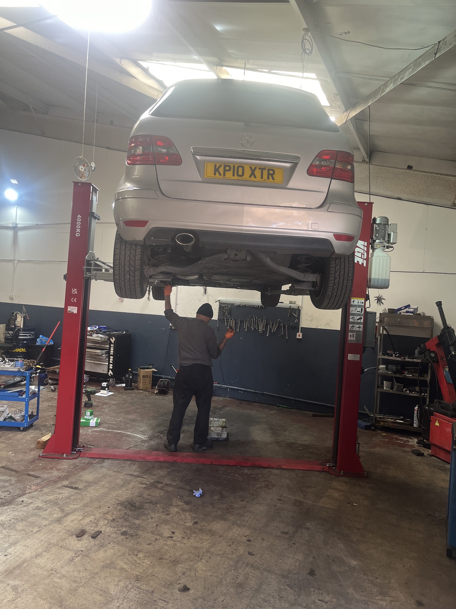 Automania MOT & repairs, photograph 4.