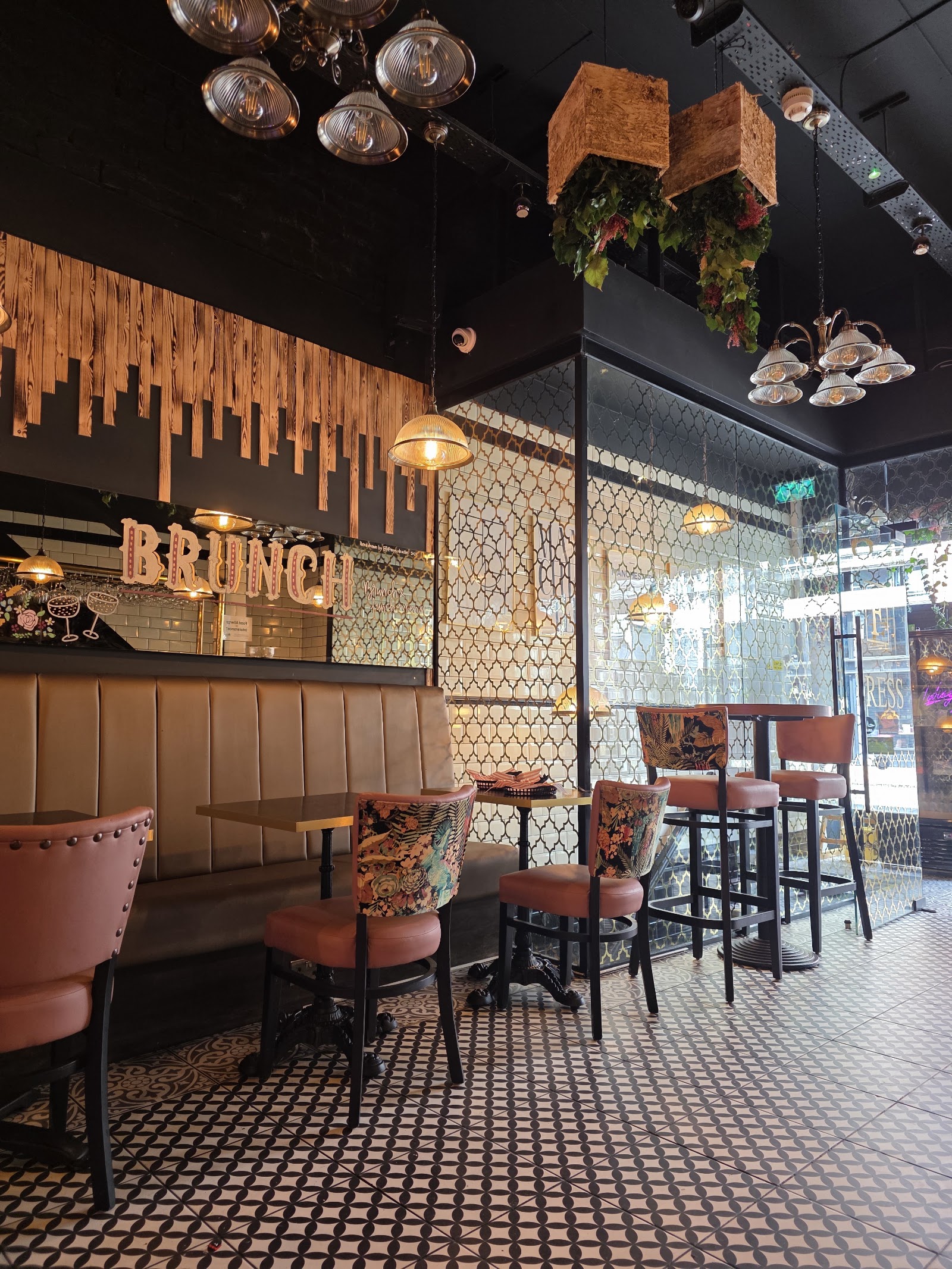 Fress Restaurant & Bar, photograph 2.