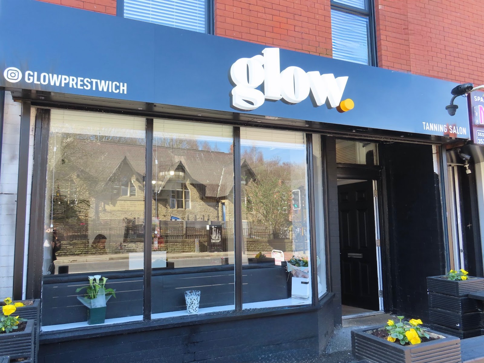 Glow Tanning Salon, photograph 3.