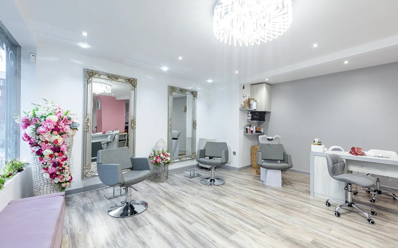 La Femme Hair & Beauty, photograph 3.