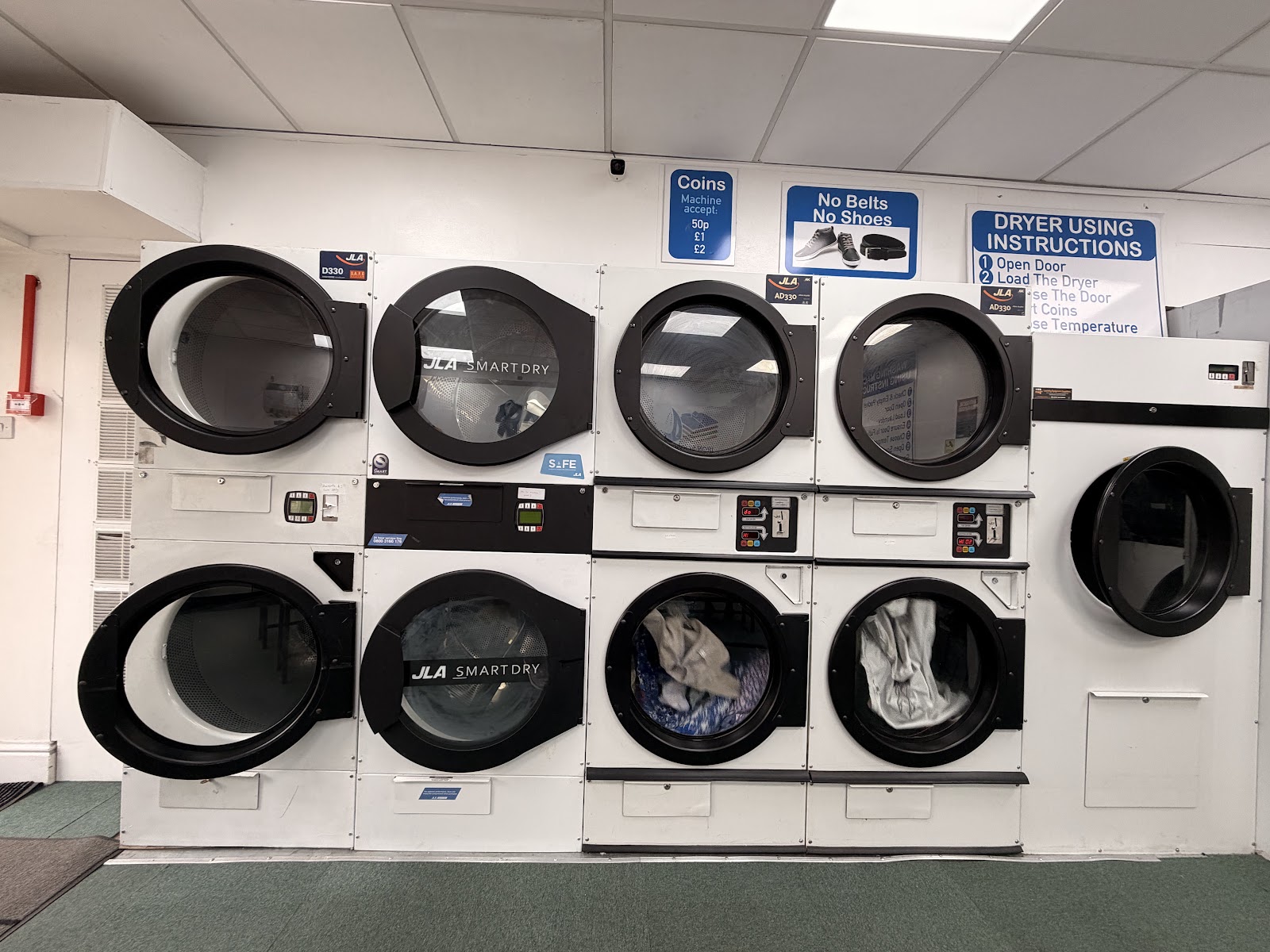 Right Washing Laundrette, photograph 4.