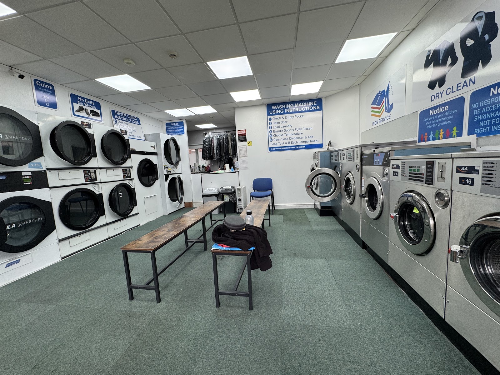 Right Washing Laundrette, photograph 5.