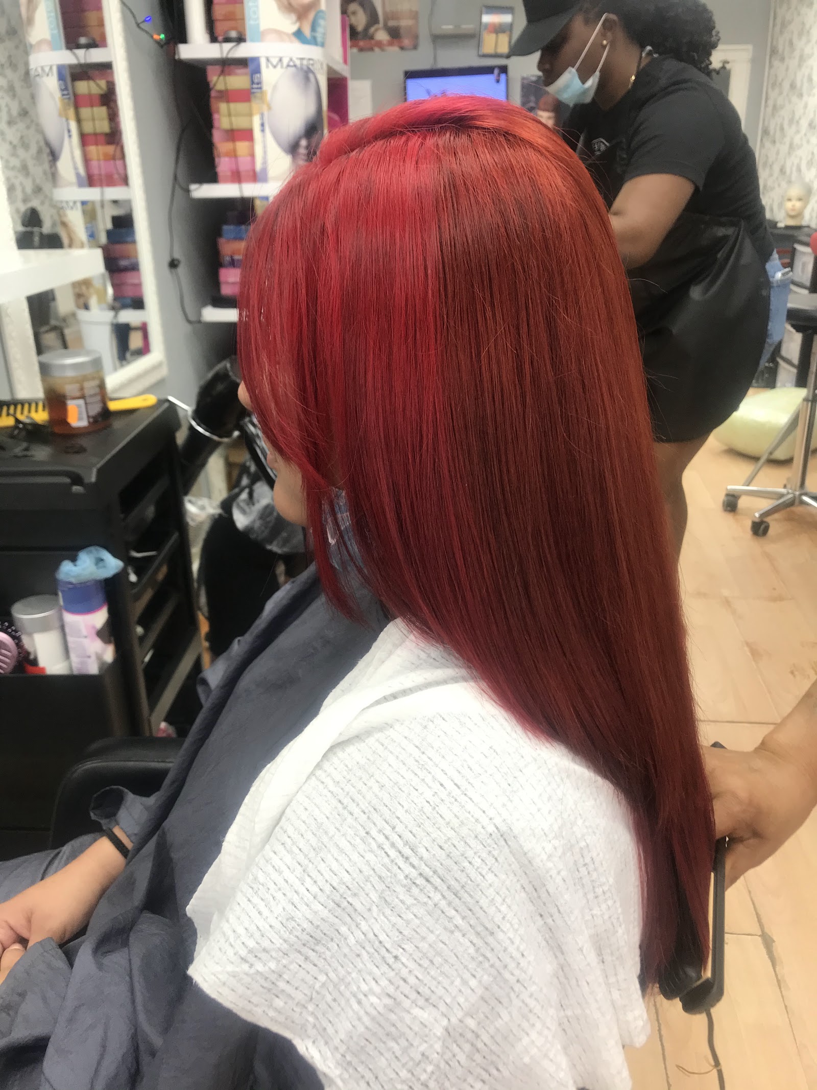 STARS MOON HAIR BEAUTY sold trader, 32, Salford.