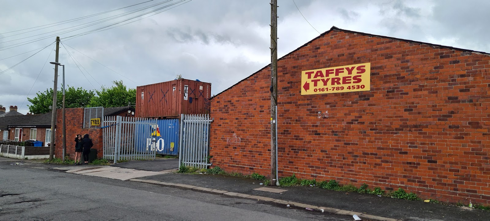 Taffy's Tyres, photograph 2.