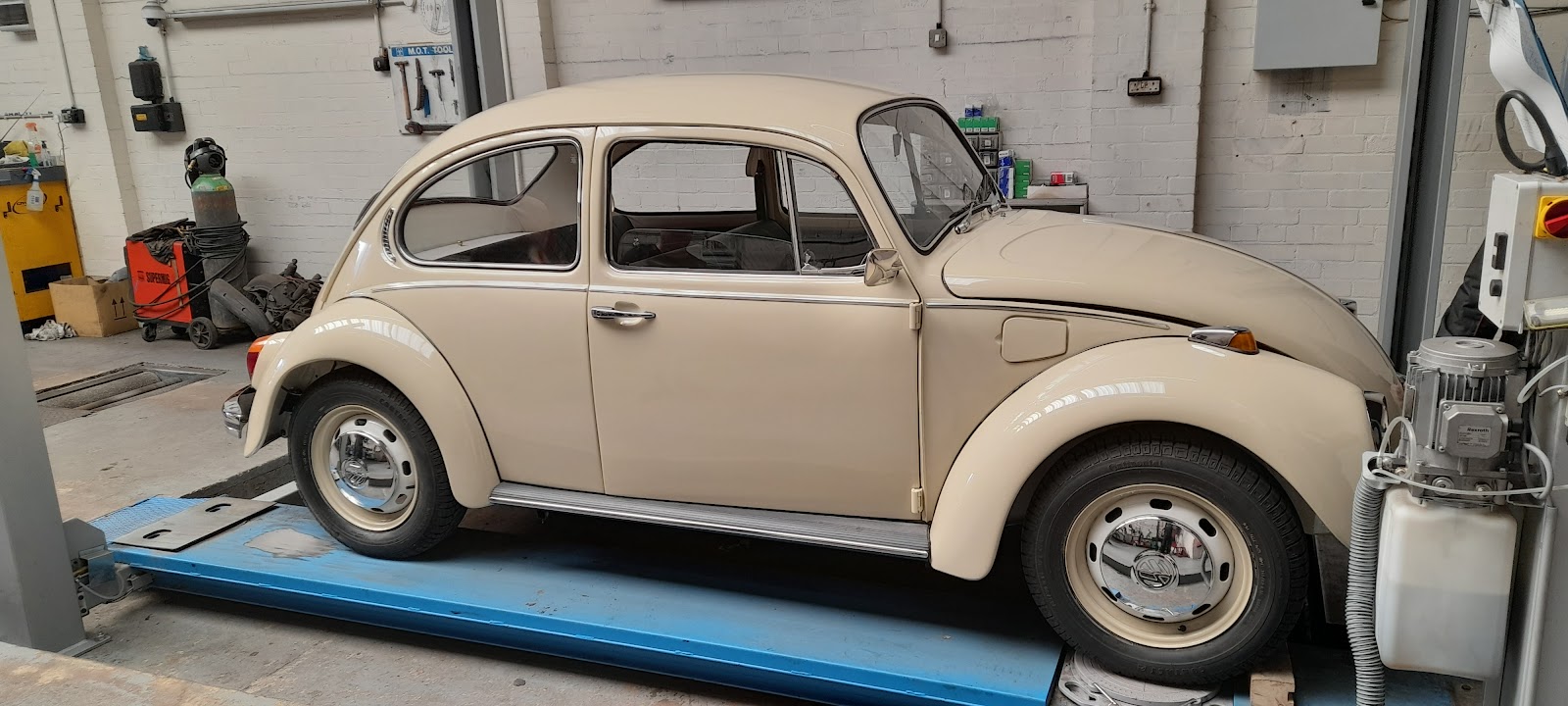 Valve Automotive, photograph 5.