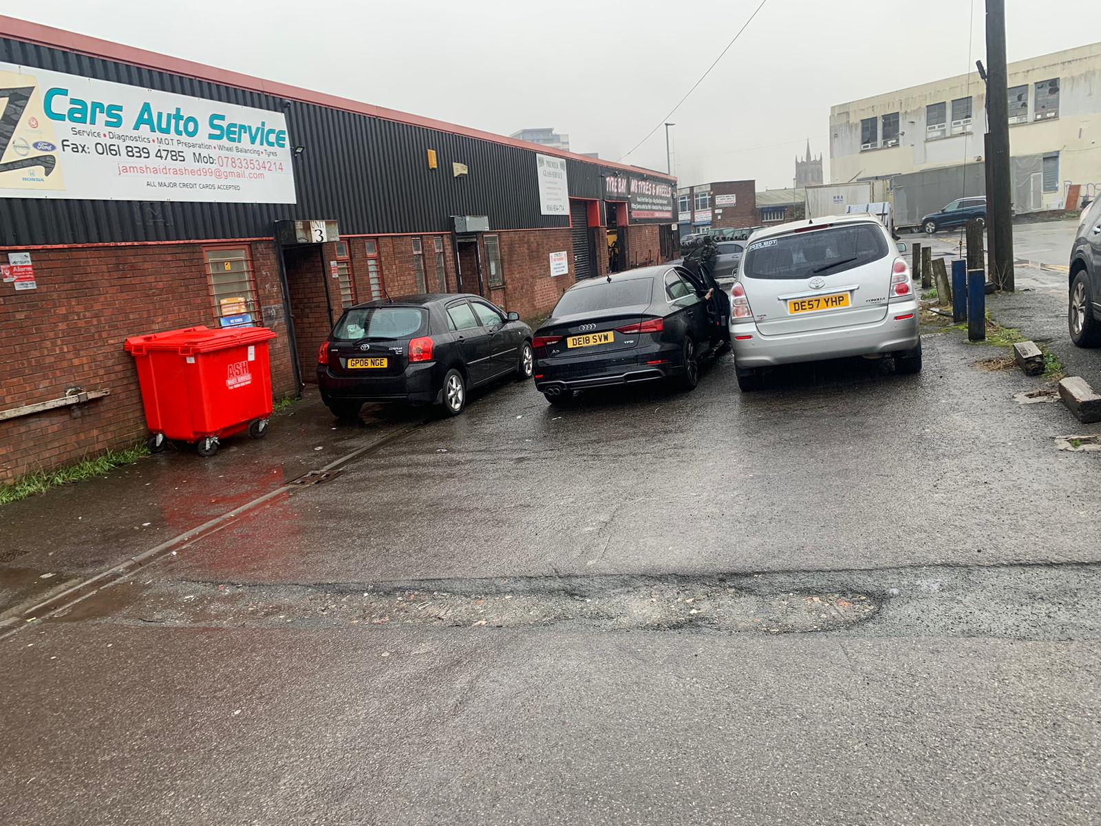 Z Cars Auto Services, photograph 3.